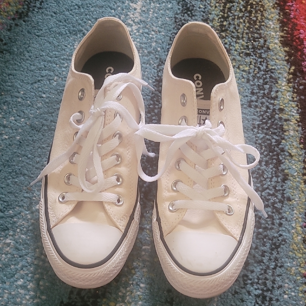 Converse Women's Off-White Sneakers